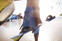 Motion blur view of kiteboarders on beach — Stock Photo