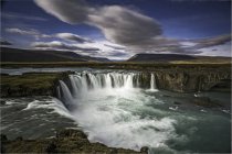 View of waterfall from cliff under clouds — Stock Photo