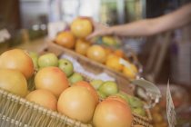 Close up fresh oranges in basket at market — Stock Photo