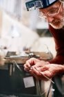 Focused male jeweler working in workshop — Stock Photo