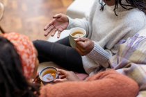Women friends talking and drinking tea — Stock Photo