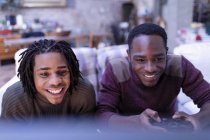 Smiling brothers playing video game — Stock Photo