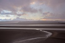 Vista tranquila do estuário do pôr do sol, Arnside Lancs, Reino Unido — Fotografia de Stock