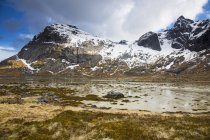 Snow on craggy, remote mountains, Flakstadpollen, Lofoten, Norway — Stock Photo