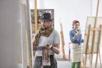 Artists painting in art class studio — Stock Photo