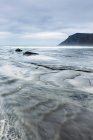 Marea oceanica, Skagsanden Beach, Lofoten, Norvegia — Foto stock