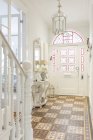 White, luxury home showcase interior foyer with chandelier — Stock Photo
