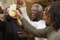 Happy, enthusiastic multi-generation family toasting lemonade and sangria — Stock Photo