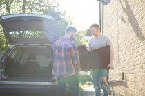 Male gay couple moving furniture — Stock Photo