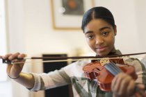 Portrait confident teenage girl playing violin — Stock Photo