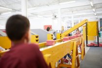 Kids playing at interactive construction exhibit in science center — Stock Photo