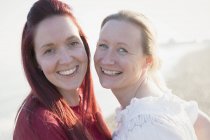 Portrait happy lesbian couple — Stock Photo