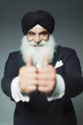 Portrait enthusiastic well-dressed senior man wearing turban, gesturing thumbs-up — Stock Photo
