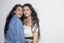 Portrait confident teenage twin sisters — Stock Photo