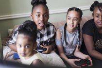 Tween friends playing video game — Stock Photo