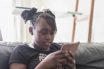 Tween girl texting with smart phone — Stock Photo