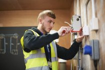 Male electrician student practicing in workshop — Stock Photo