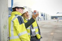 Dock manager and worker talking at shipyard — Stock Photo
