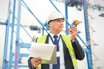 Dock manager with walkie-talkie and clipboard at shipyard — Stock Photo