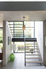 Escadaria moderna em casa — Fotografia de Stock