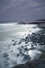 Felsen mystischer Ozean Cullernose Point Craster Northumberland Vereinigtes Königreich — Stockfoto