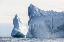 Majestuosas formaciones de iceberg Groenlandia - foto de stock
