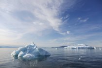 Melting polar ice on sunny blue Atlantic Ocean Greenland — Stock Photo