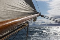 Wooden sailboat mast over sunny Atlantic Ocean Greenland — Stock Photo