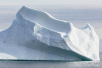 Величний айсберг утворює Ґренландію — стокове фото