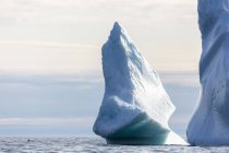Majestosa formação de iceberg no Oceano Atlântico Groenlândia — Fotografia de Stock
