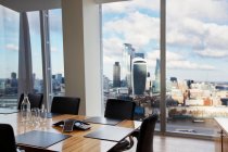 Modern conference room overlooking highrise buildings and city — Stock Photo