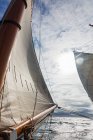 Wind in sails of sailboat on sunny ocean — Stock Photo