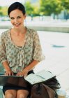 Smiling businesswoman working outdoors — Stock Photo
