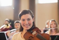Portrait de violoniste confiant — Photo de stock