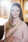 Ritratto di flautista sorridente — Foto stock