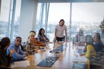 Business people in highrise conference room meeting, Londres, Reino Unido — Fotografia de Stock