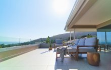 Sofa on sunny luxury home showcase patio — Stock Photo