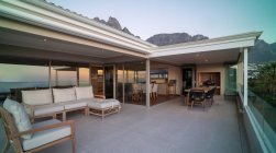 Home showcase exterior luxury patio — Stock Photo