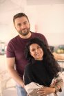 Porträt glückliches Paar zu Hause — Stockfoto