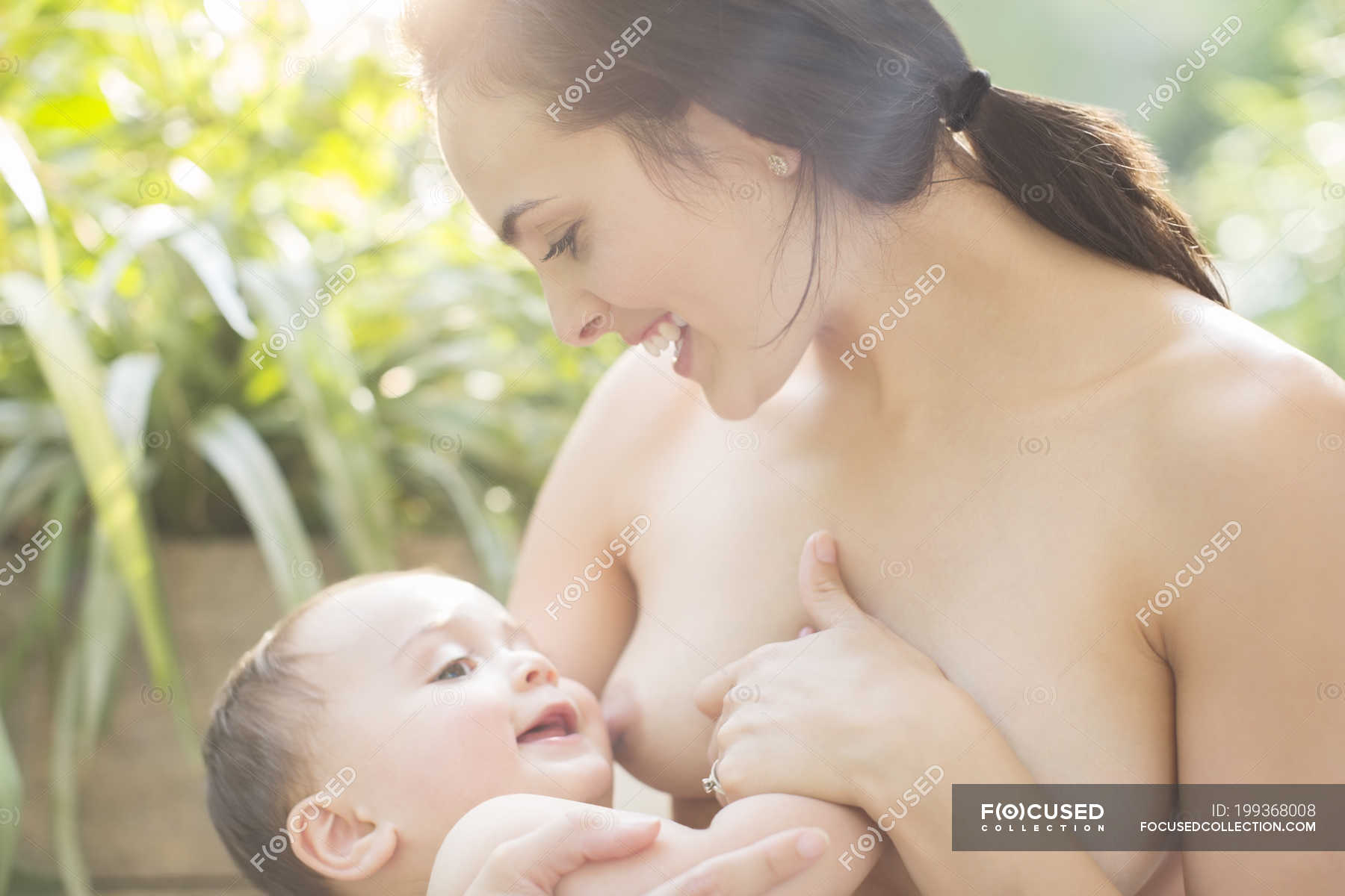 колет грудь кормящая мама фото 7
