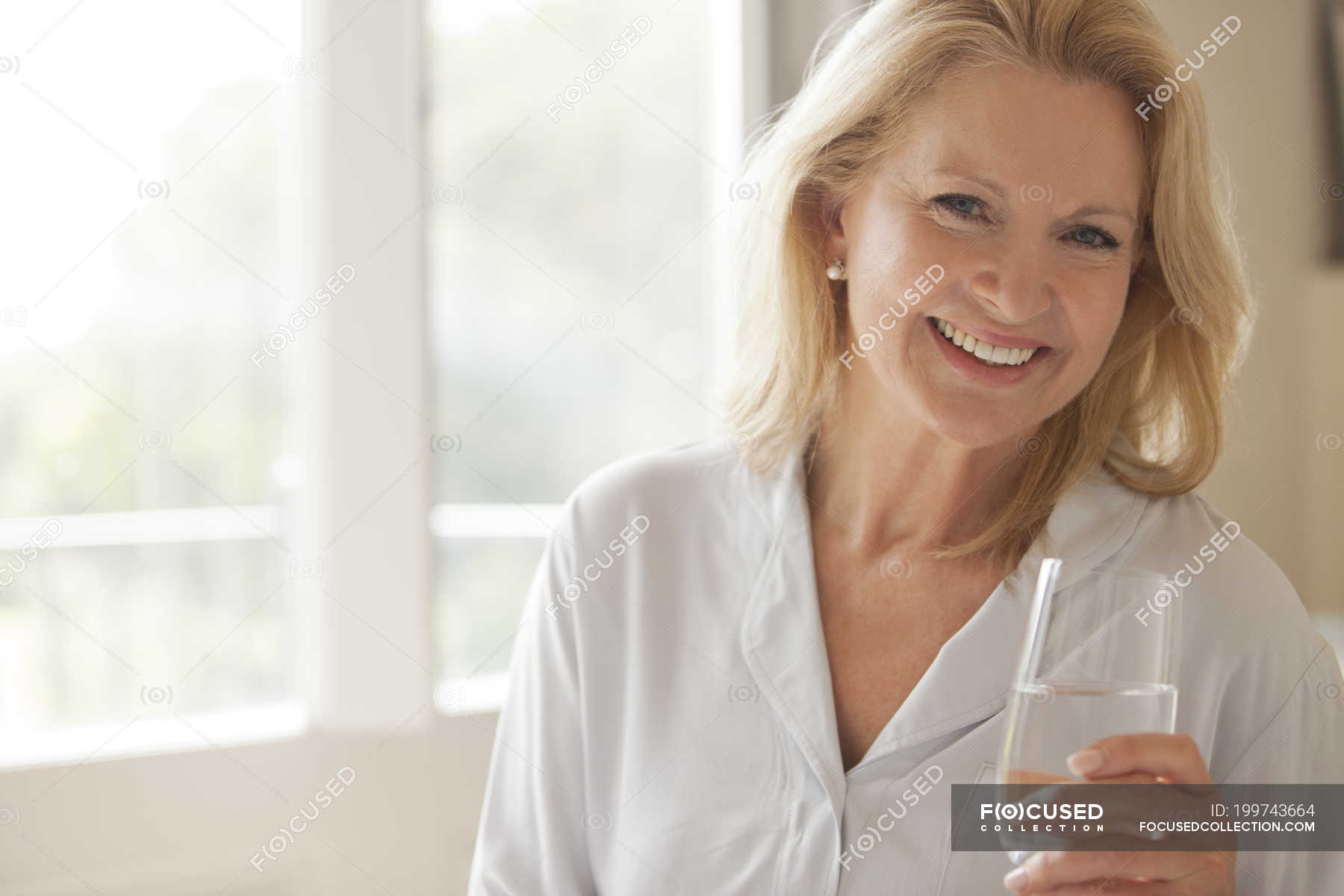 Вид выпивающий женщины 40 лет фото