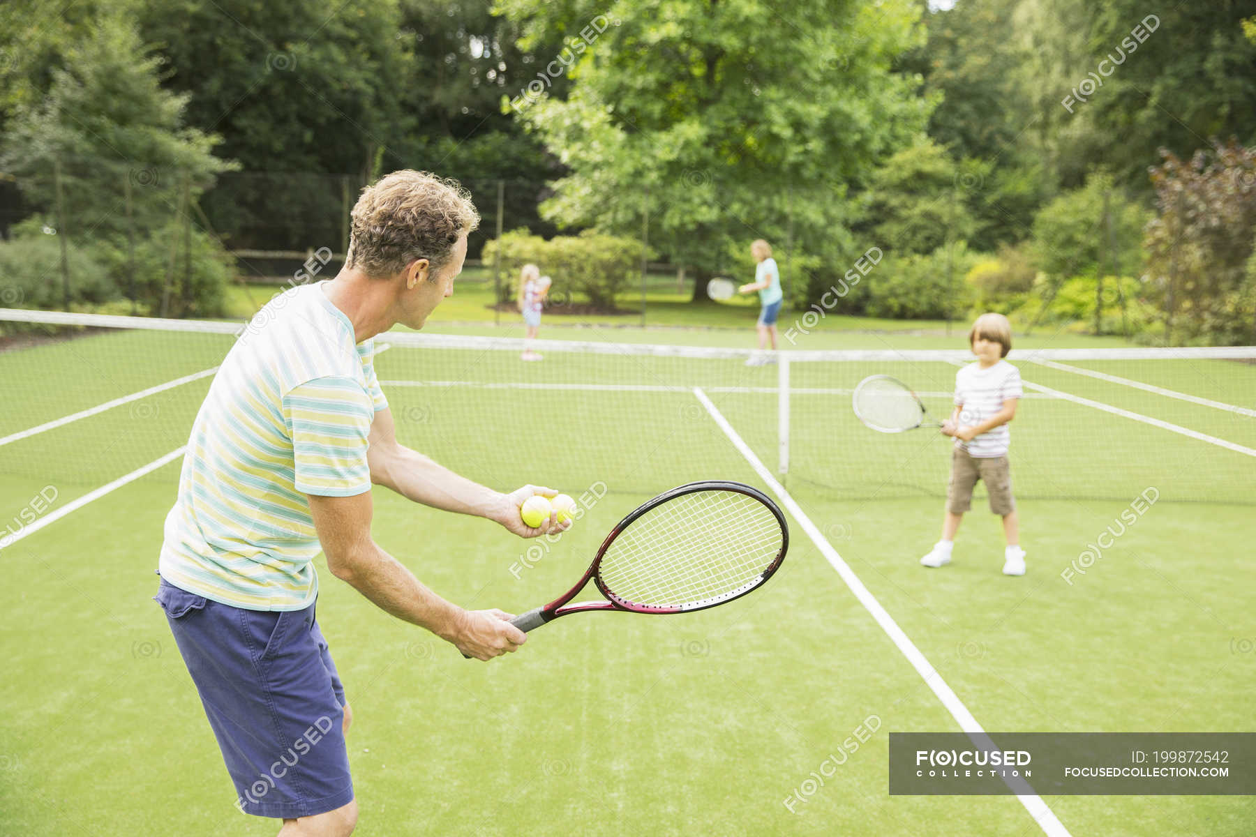 You can play tennis your. Теннис дети. Теннис семья. Дети играют в теннис. Семья играет в теннис.