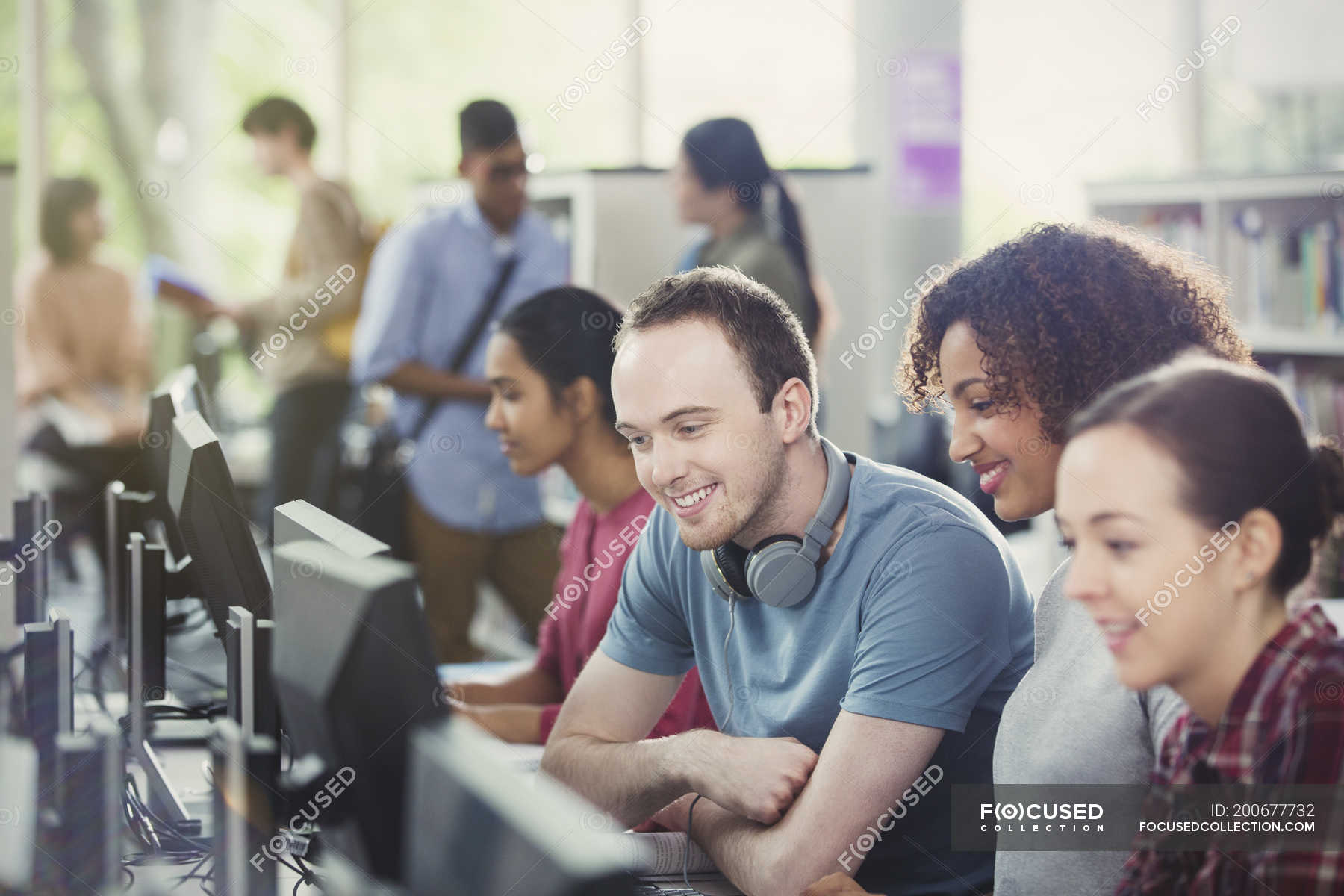 College students using computers in computer lab library — study ...