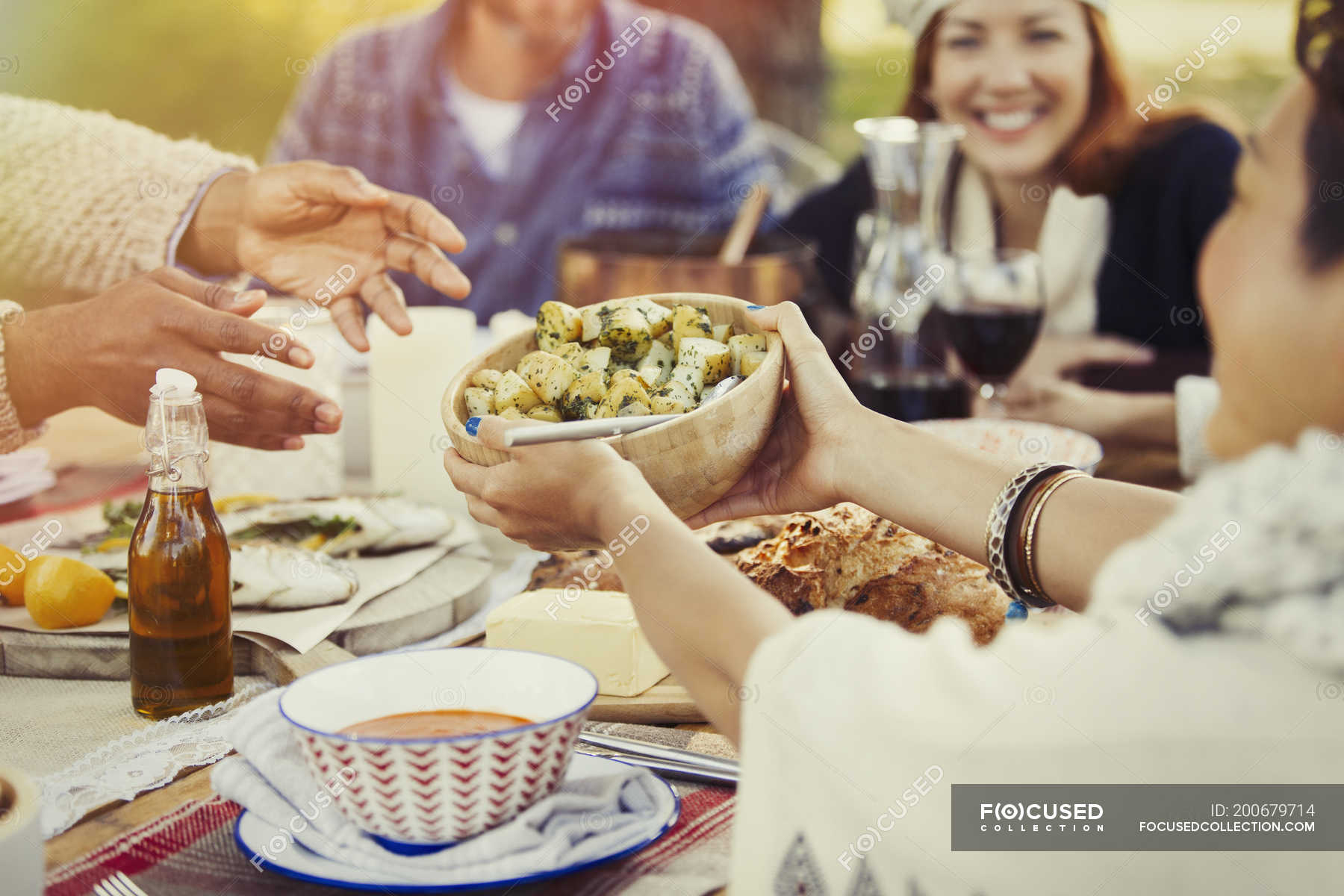 Across the table. Разноска пищи по столам. Pass food. Passing the food. Reach across the Table.