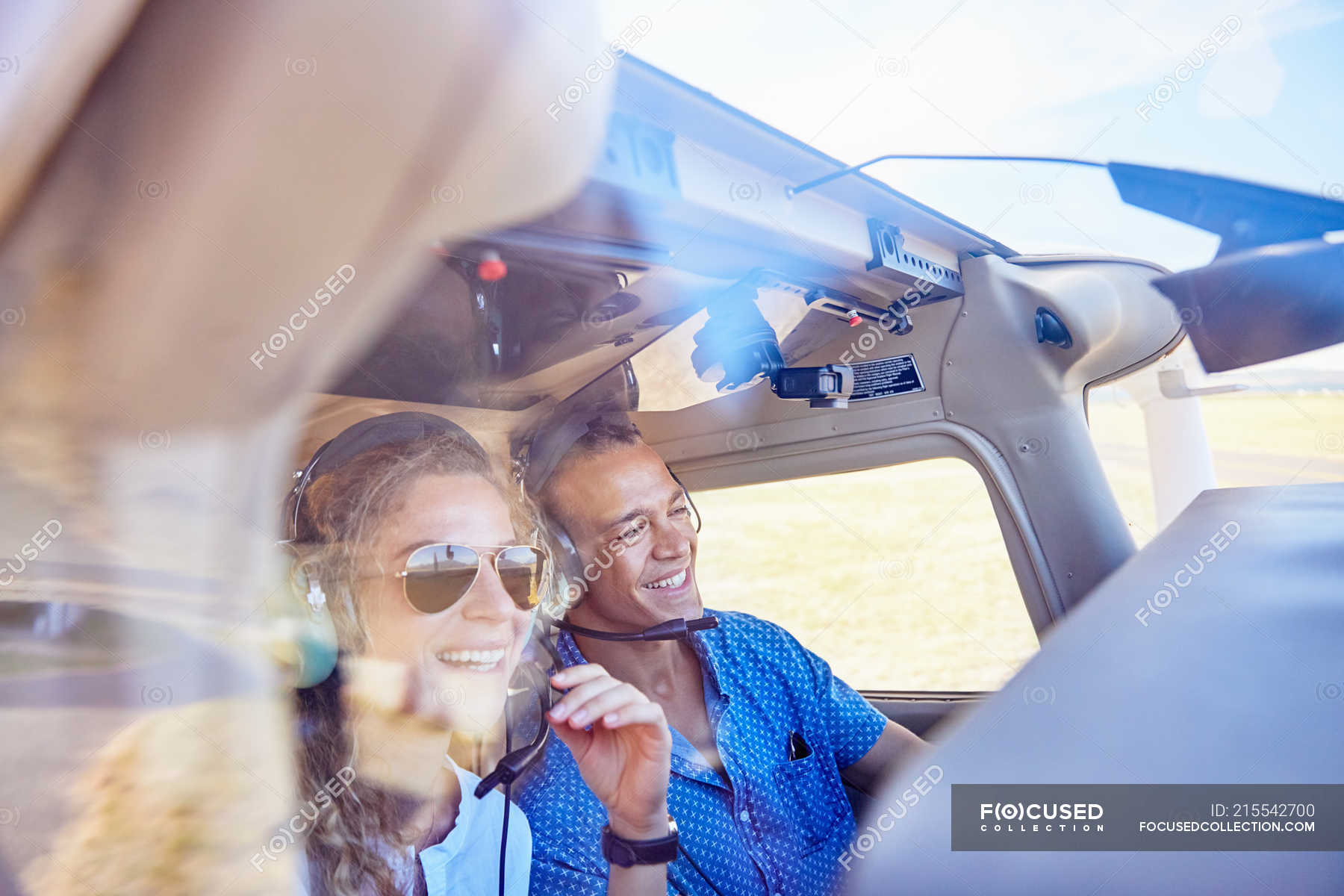 Happy Pilot And Copilot Couple Flying Airplane — Backdrop, Woman 