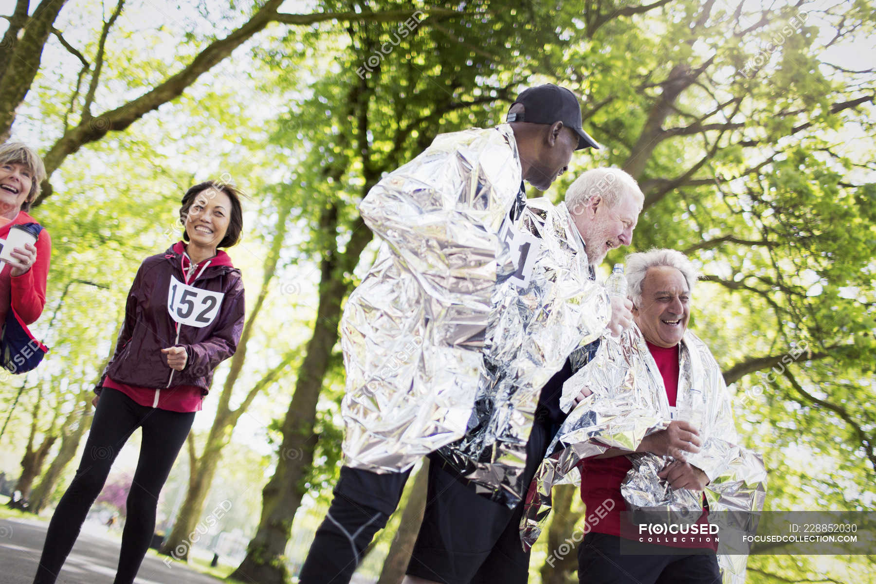 Одеяла из фольги - Стоковые фотографии, изображения по лицензии роялти ...