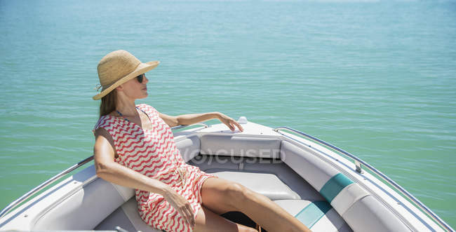 Women Relaxing In Boat On Water — Confidence Motor Boat Stock Photo