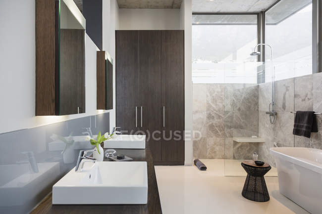 Luxury interior of modern house, bathroom — Stock Photo