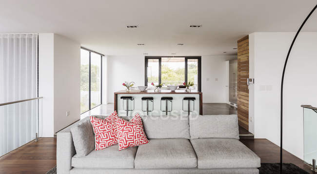 Home vetrina interno soggiorno e cucina open space — Foto stock