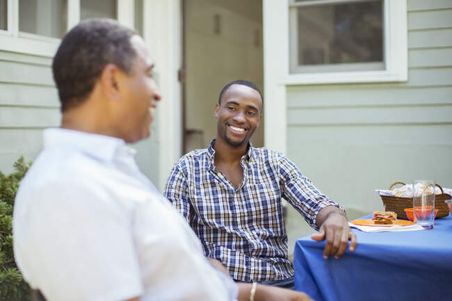 Father and son at patio table — Stock Photo